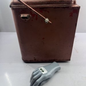 Antigua Heladera Portátil Rosa con Destapador - imagen 6