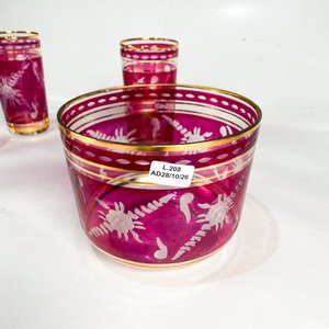 Juego de 7 Piezas: Hielera y 6 Vasos Rubí con Guarda Dorada y Grabado Floral - imagen 5