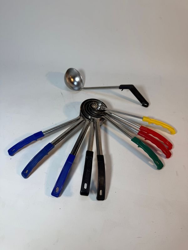 Set de 9 Cucharones Graduados de Acero Inoxidable con Mangos de Colores