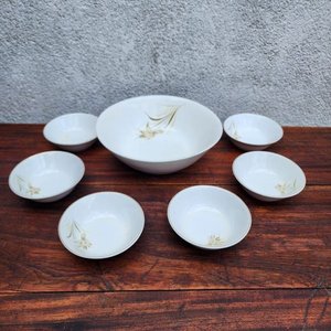 Lote siguiente: Juego de 7 Piezas de Porcelana Olmos con Diseño Floral