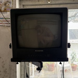 Lote siguiente: Televisor Panavox a Tubo con Soporte de Pared y Control Remoto