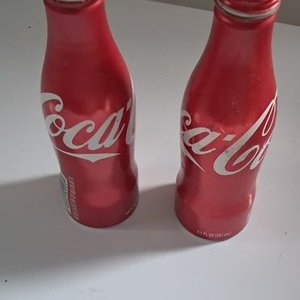 Dos Botellas de Aluminio Coca-Cola - imagen 3