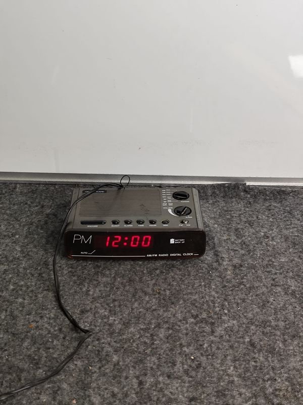 Radio Reloj Digital AM/FM General Sound con Alarma - imagen 1