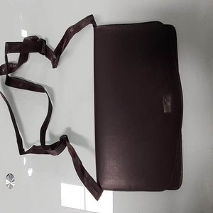 Lote anterior: Cartera de cuero marrón sin marca
