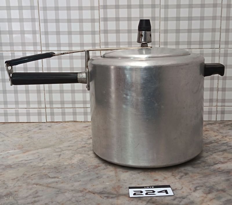 Olla a Presión Antigua de Aluminio - Capacidad Aprox. 5 Litros