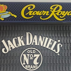 Dos Escurridores de Vasos de Bar: Jack Daniel's y Crown Royal - imagen 1