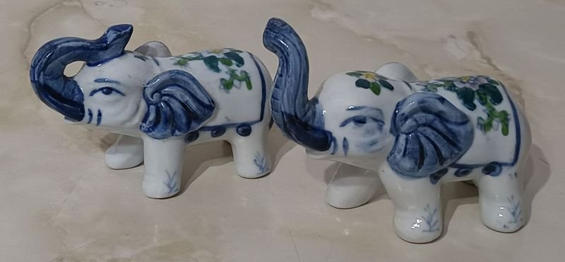 Dos elefantes de cerámica con motivo floral - imagen 3