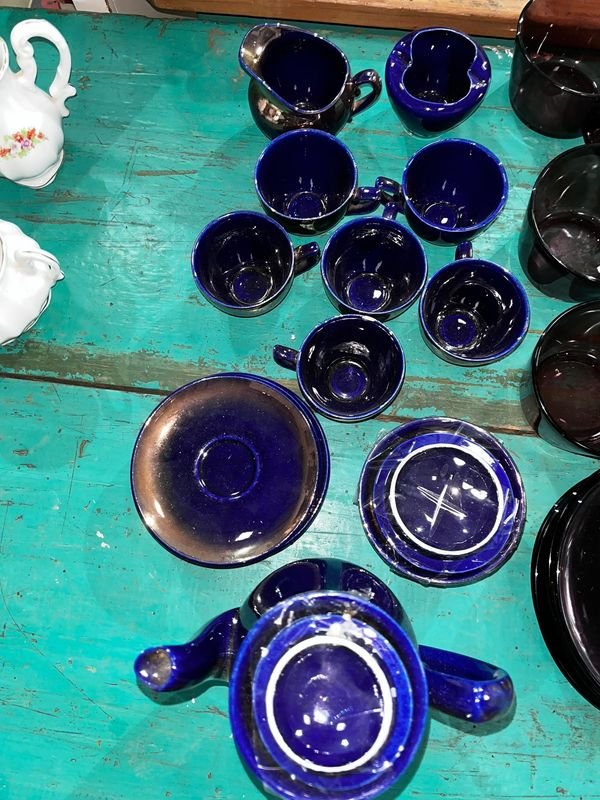 Juego de Vajilla de Porcelana Azul: Azucarero, Lechera, Tetera y 5 Tazas con Platos