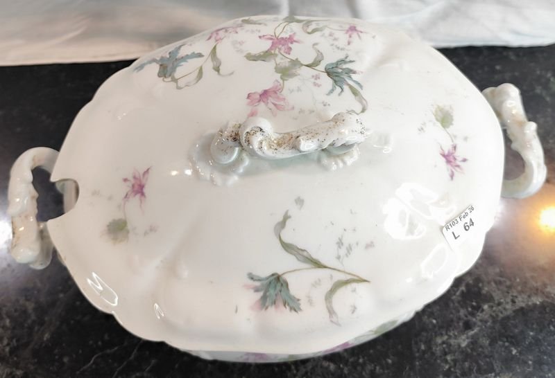 Linda sopera de porcelana francesa LIMOGES con diseño floral - imagen 2