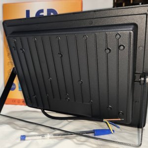 Foco LED Eléctrico para Exterior 300W, 220V, Nuevo en Caja - imagen 3