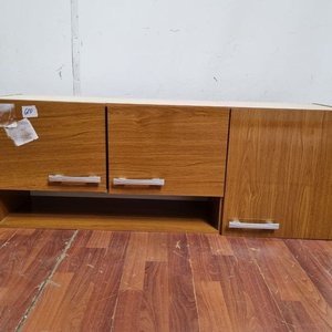 Lote siguiente: Mueble Aéreo de Madera con Puertas y Estante Abierto