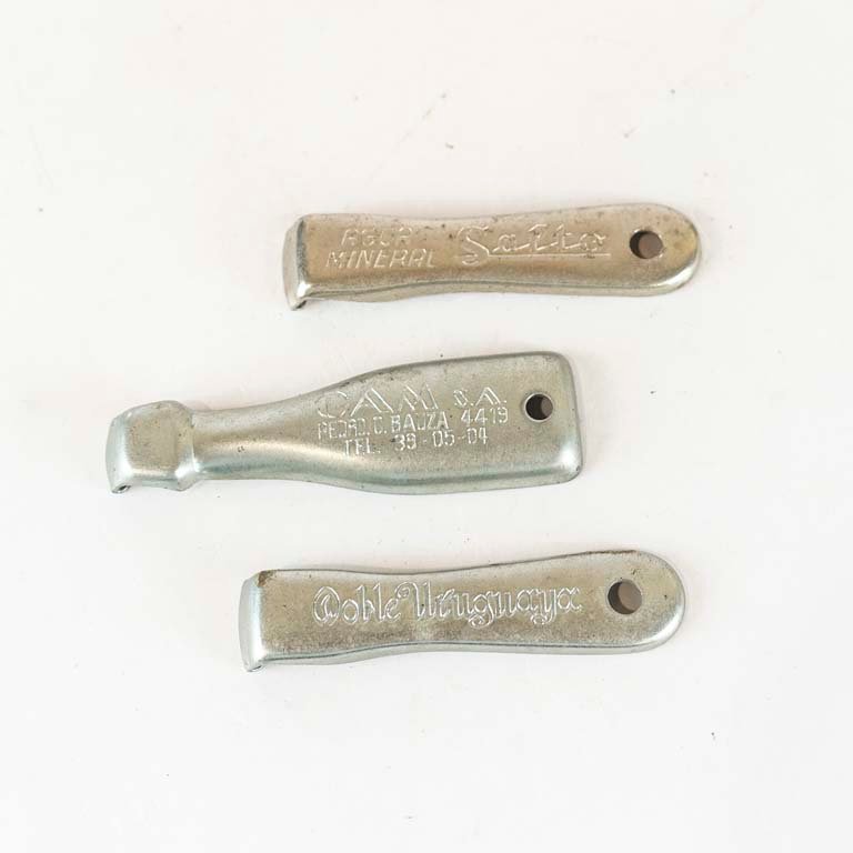 Lote anterior: Destapadores de metal con publicidad - Medidas: 9 y 8cm