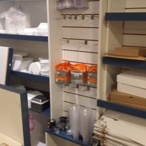 Estantertia exhibidor ranurado para colgar productos - imagen 2