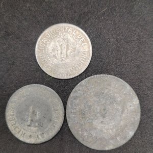 Lote de 3 Monedas Antiguas de Uruguay - imagen 2