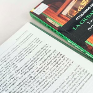 2 Libros: La Ciudad Revelada y Mercado del Puerto sobre Montevideo - imagen 2