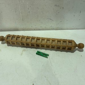 Lote siguiente: Palote para Ravioles de Madera con Diseño Cuadrado