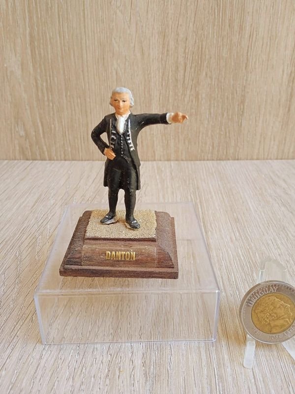 Lote siguiente: Figurita de Starlux conmemorativa de la Revolución Francesa