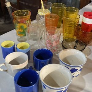 Lote de Vasos y Tazas de Vidrio y Plástico - imagen 1