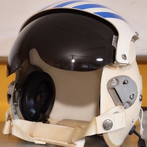 Lote siguiente: Casco de Piloto GENTEX HGU26/P Fuerza Aérea Uruguaya con Insignia y Doble Visor