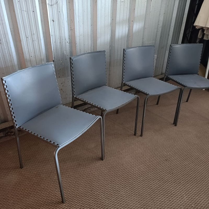 Lote anterior: Sillas con estructura metálica y asiento en polipropileno de color gris apilables