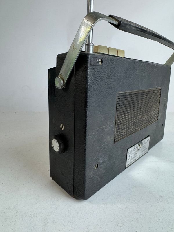 Antigua radio Sanyo en venta - imagen 7