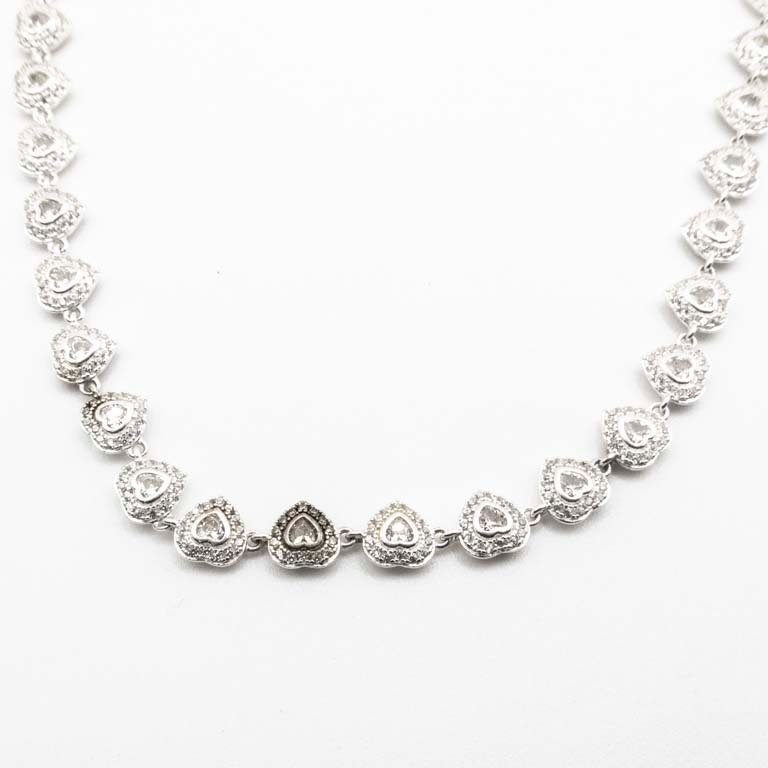 Gargantilla de Plata con Corazones y Piedras Brillantes