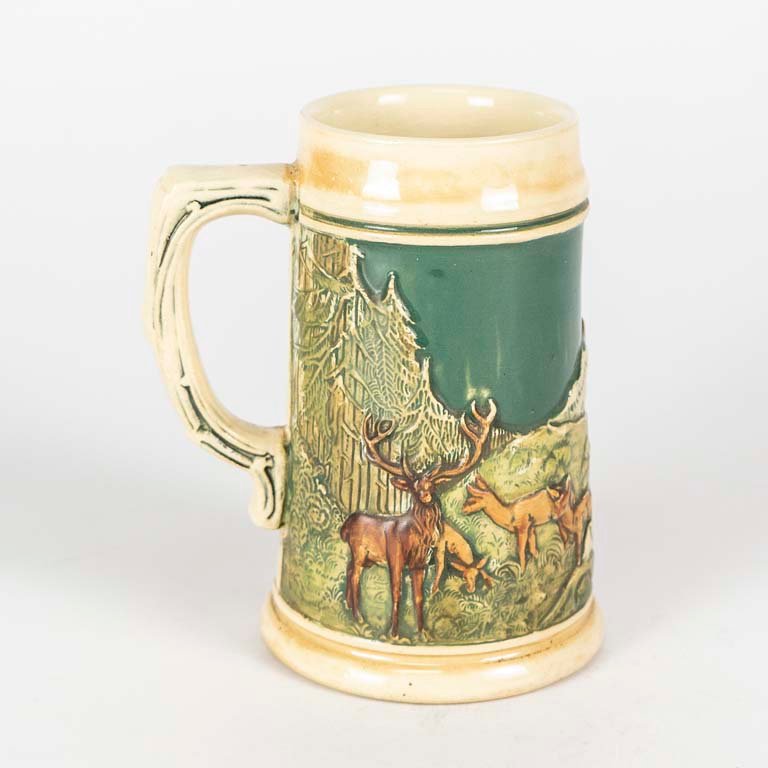 Jarra de cerveza cerámica alemana con escenas en relieve - imagen 2