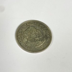 Moneda de Plata "El Gaucho" Homenaje al Héroe Nacional - Uruguay 1961 - imagen 2