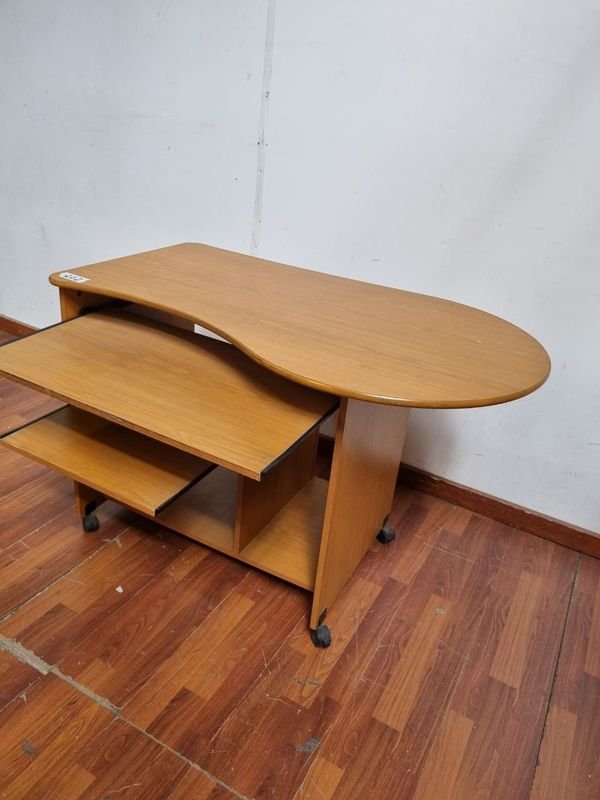 Esccritorio Con Rueditas Y Bandeja Deslizable - Mueble de Oficina - imagen 5