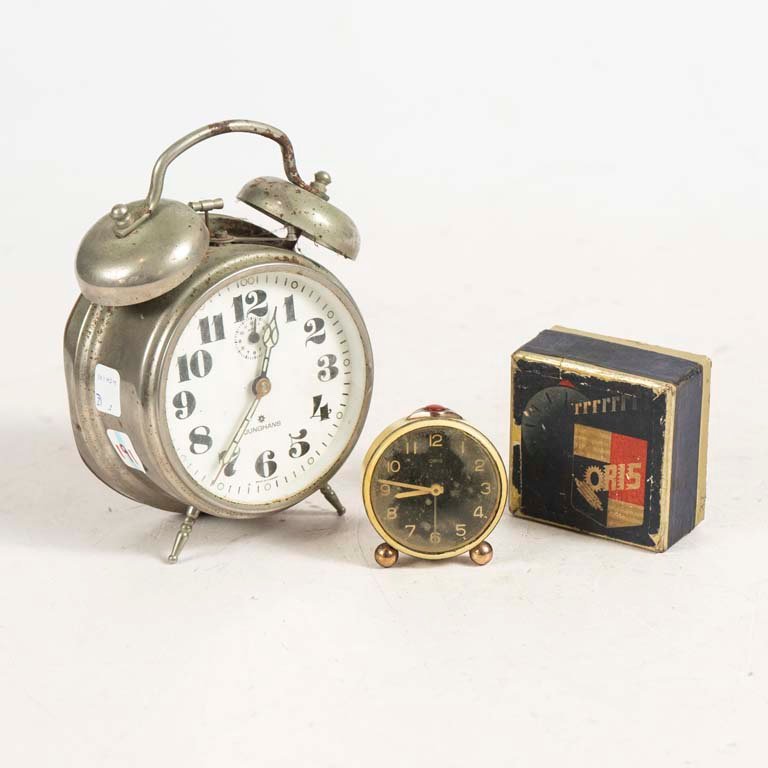 Lote anterior: Relojes de reloj despertador a la vista