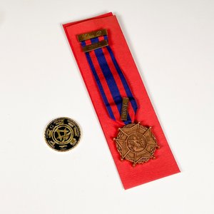 Medalla al Mérito "Smallbore National Rifle Association" y Moneda Masónica - imagen 2