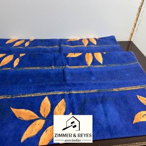 Dos Fundas de Almohadones y Mantelito con Bordados y Estampado Floral - imagen 4