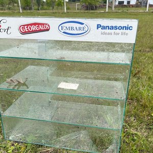 Caramelera Exhibidora de Vidrio de 4 Pisos con Logos de Marca - imagen 3