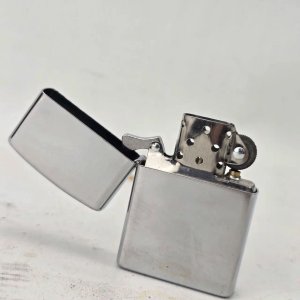 Lote anterior: Encendedor Metálico Plateado Estilo Clásico