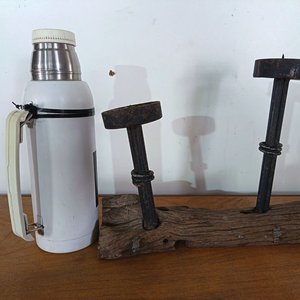 Candelabro Rústico de Madera y Metal con Dos Portavelas - imagen 6
