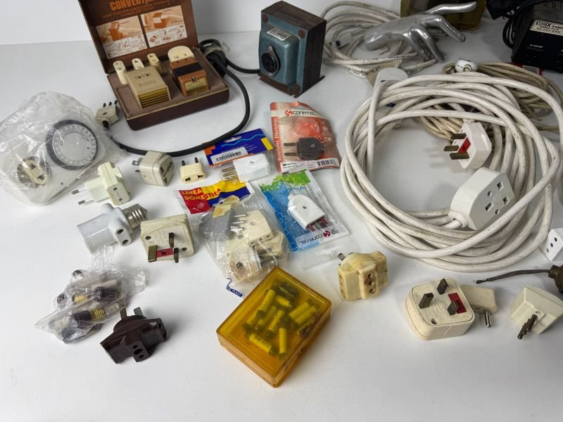 Lote de Transformadores y Alargues para Electricidad - imagen 9
