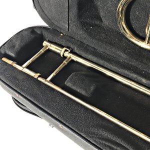 Trompeta de Bronce con Estuche Negro - imagen 4