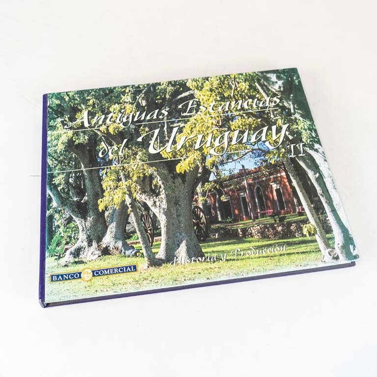 Lote siguiente: Libro de antiguas Estancias del Uruguay