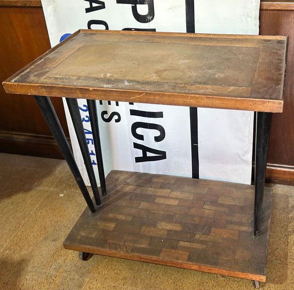 Mesa auxiliar estilo Art Deco para decorar tu hogar