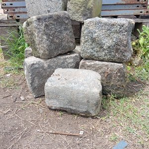 Lote siguiente: 12 Adoquines de Granito para Construcción o Decoración