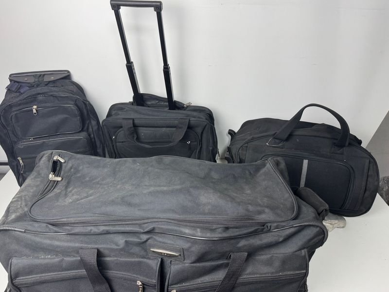 Lote anterior: Lotes de bolsos de calidad Jeep en muy buen estado