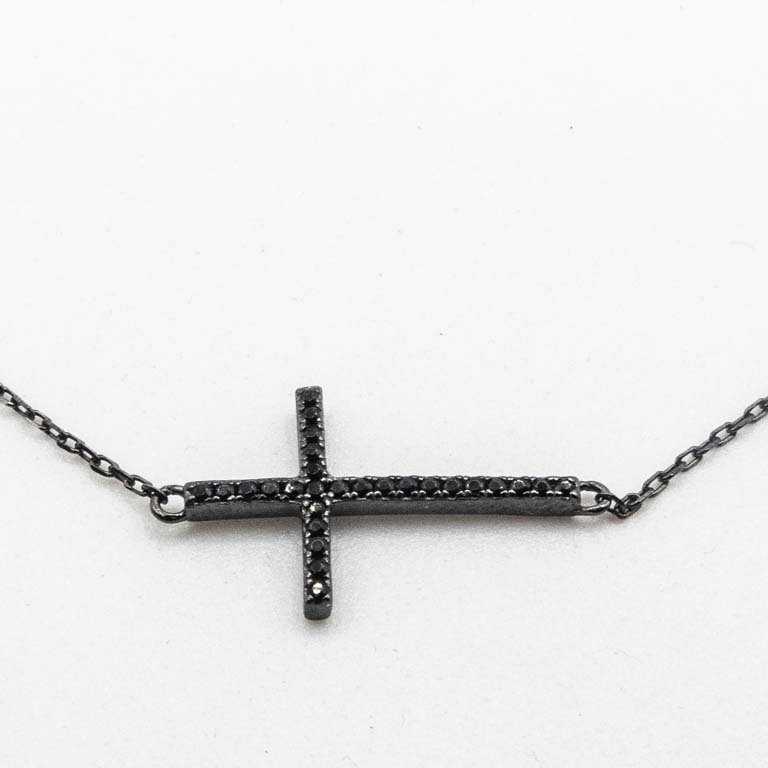 Gargantilla de Plata con Cruces y Piedras Negras