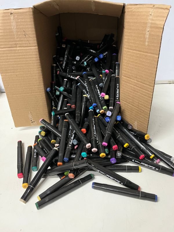 Caja con silbapenes varios imposible detallar cantidad