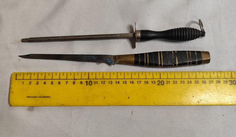 Cuchillo y Silla Antigua con Bronce - imagen 2