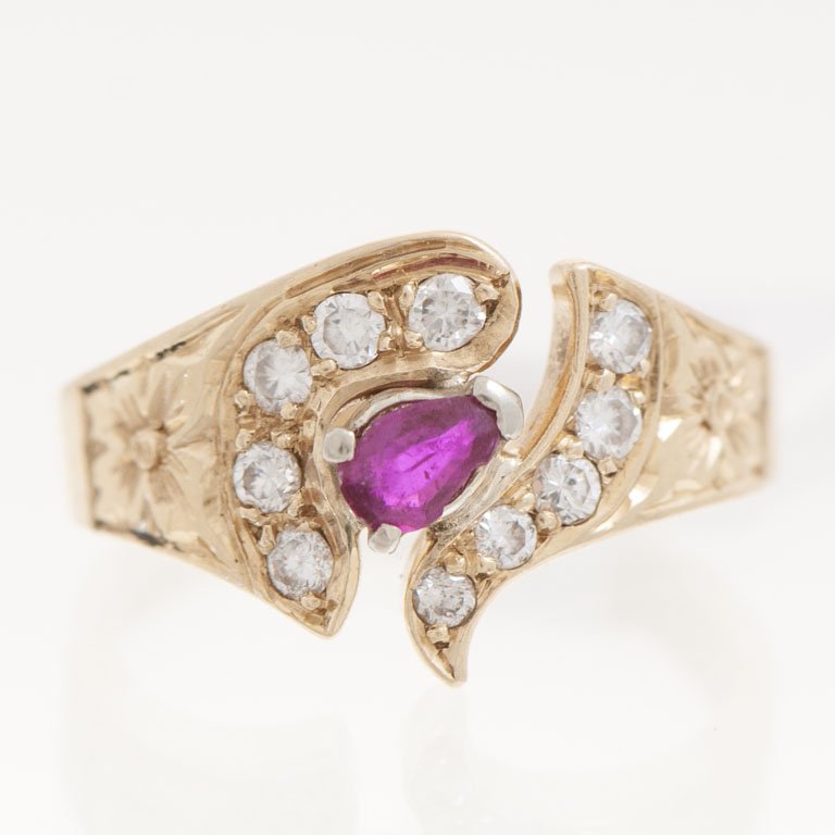 Lote anterior: Anillo de oro con rubí y brillantes