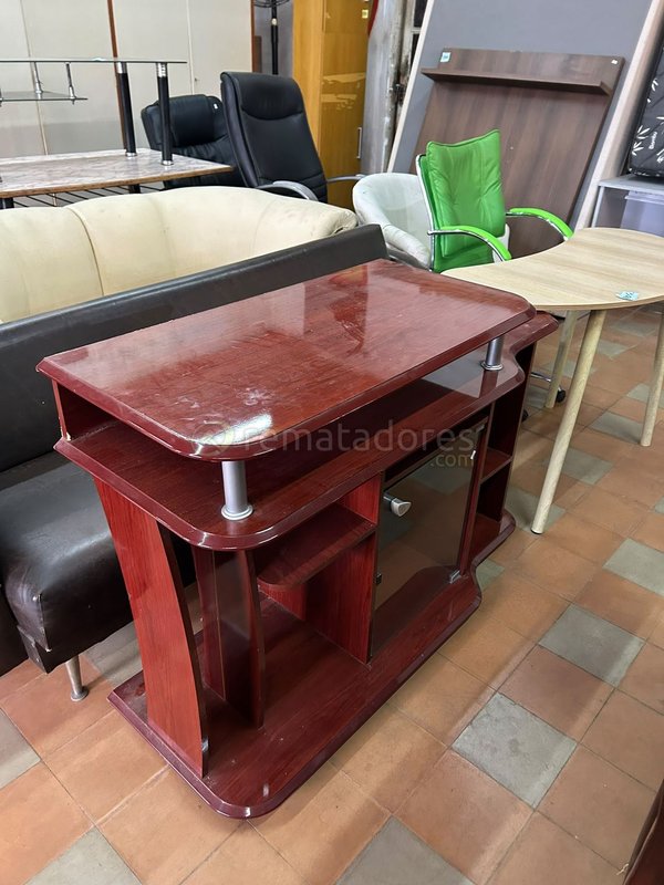 Mueble de TV o rack de madera color bordó