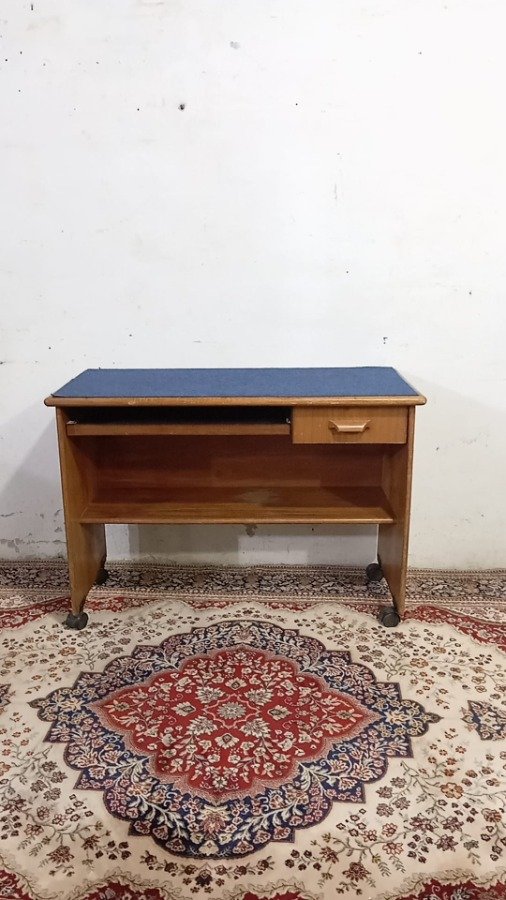 Escritorio en madera con ruedas para PC - imagen 2