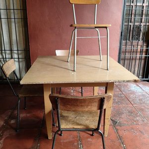 Mesa de madera con 4 sillas y almohadones - imagen 2