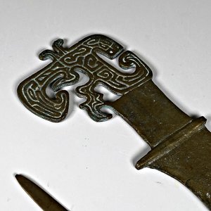 Dos Abrecartas de Bronce Labrado, Uno Grande - imagen 3