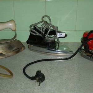Lote siguiente: Lote de 3 Planchas: 1 a Gas y 2 Eléctricas